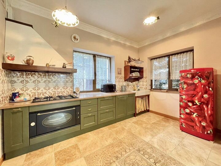 Дом 198 м² на участке 8,6 сот.