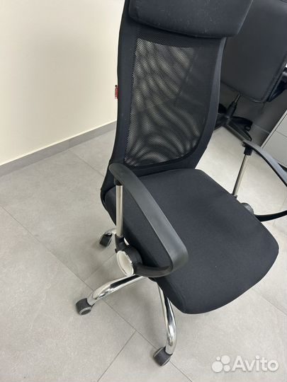 Офисное кресло