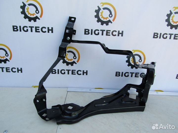 Рамка фары правая MercedesW204 A2046201291