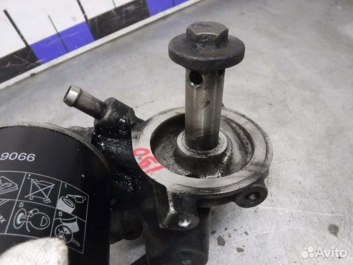 Кронштейн масляного фильтра Mitsubishi Pajero