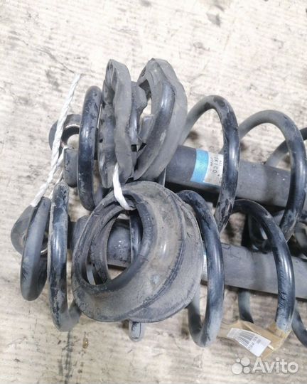 Стойка амортизатора Toyota funcargo