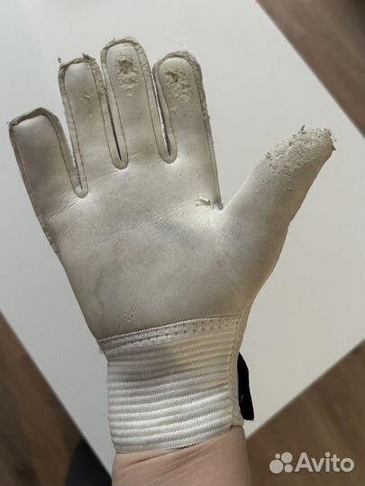 Футбольные вратарские перчатки nike размер 4