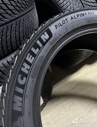 Michelin Pilot Alpin 5 SUV 275/45 R21 и 315/40 R21 115V
