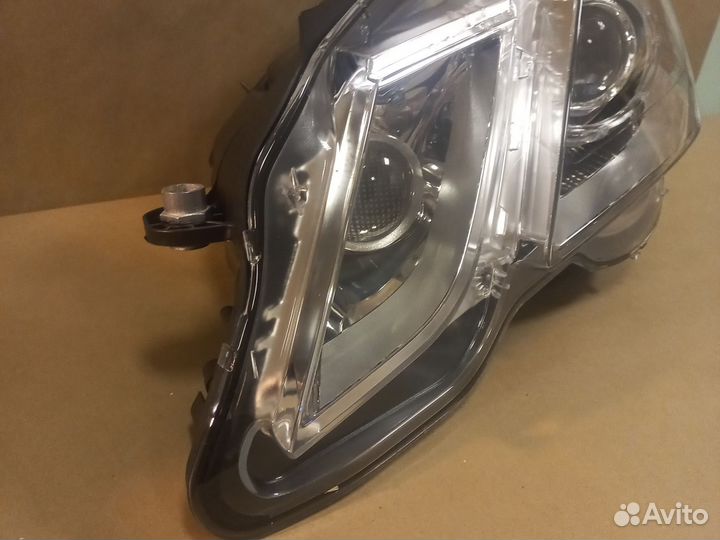 Передняя левая фара на Mercedes w212 до рестайлинг