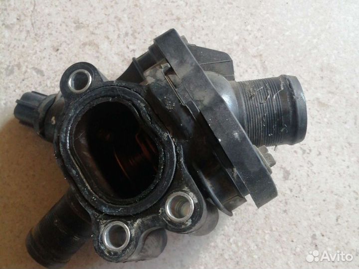 Корпус термостата на Volvo S80, S60 2.5т бензин