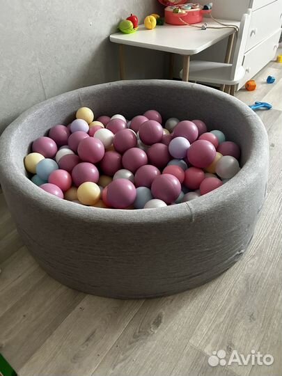 Сухой бассейн с шариками