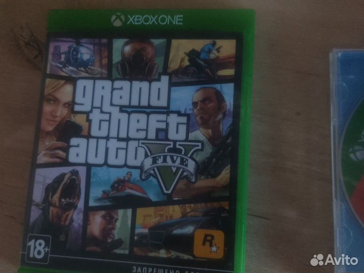 Xbox One s 2 геймпада 1tb и 2играми