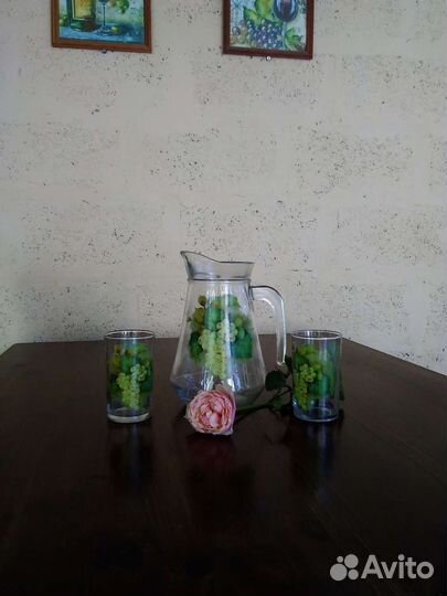 Кувшины разные стеклянные