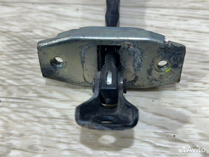 Ограничитель двери Toyota Camry V50 2011-2018