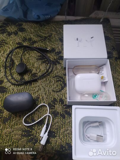 Наушники беспроводные, зарядный провод для часов