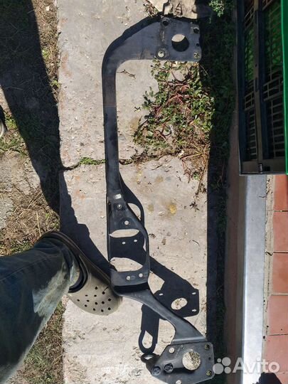 Подратиаторная балка vw passat b5+ 2,8