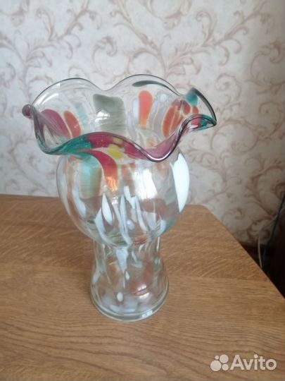 Ваза из цветного стекла