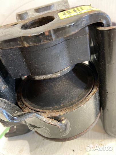 Опора (подушка) передняя правая Toyota Avensis T25