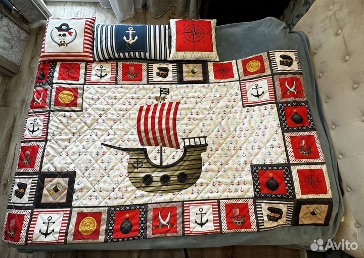 Покрывало детское и 3 подушки в пиратском стиле