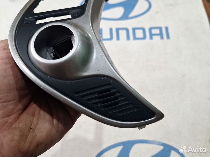 Рамка правого дефлектора Hyundai ix35 LM