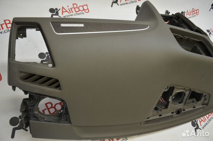 Торпедо панель приборов Audi Q3 (коричн)