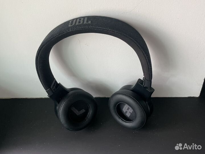Беспроводные наушники jbl live 460 nc