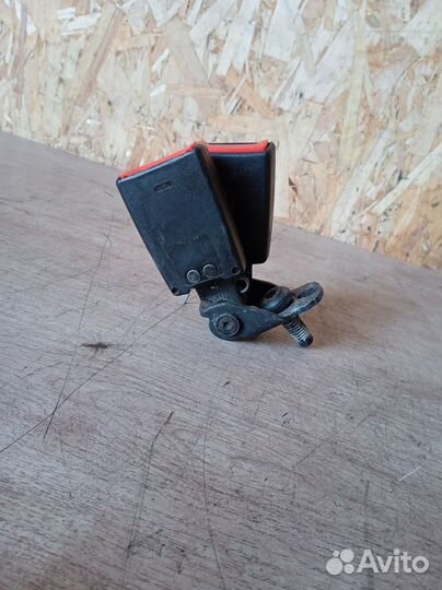 Ответная часть ремня безопасности Ford Kuga 1