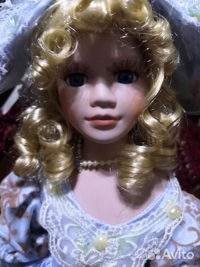 Кукла фарфоровая коллекционная