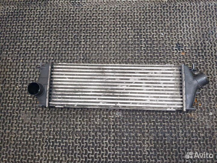 Радиатор интеркулера Nissan Primastar, 2010