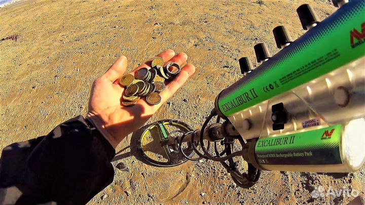 Поиск с металлоискателем потерянных украшений