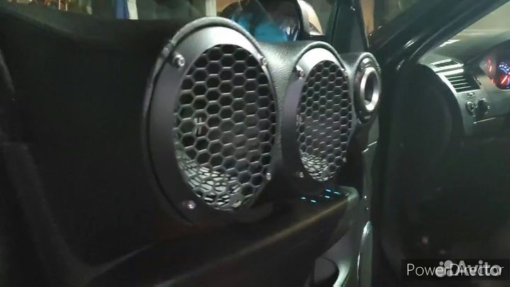 Подиум под 2х16 и твитер