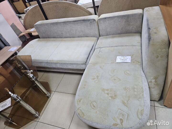 Диван с оттоманкой