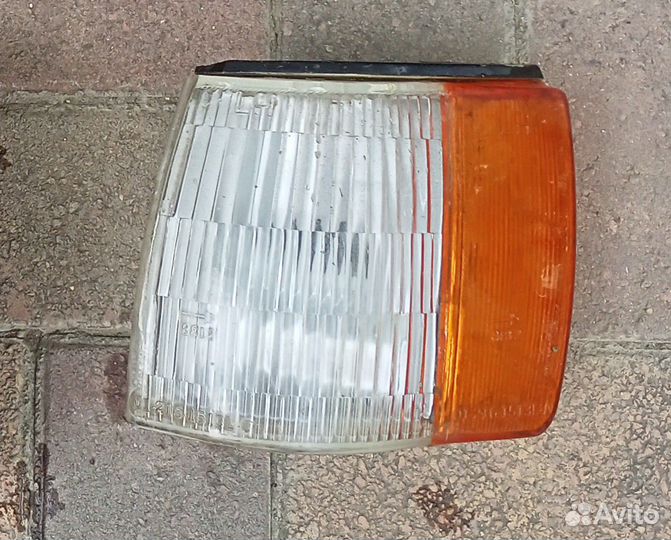 Поворотник левый Мазда 929