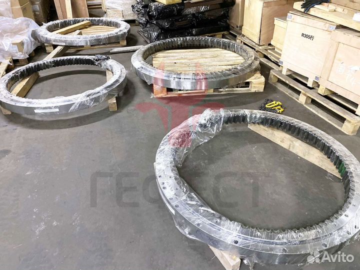 Поворотный круг Komatsu PC400-7