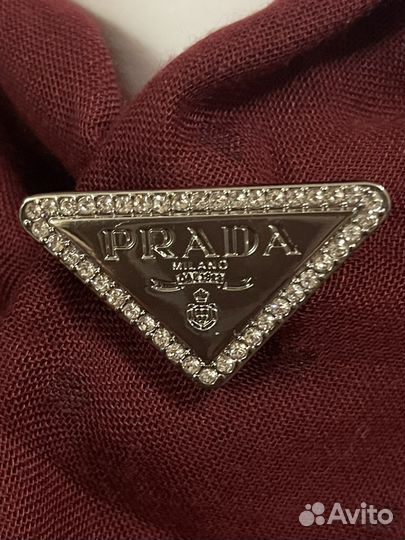 Брошь Prada