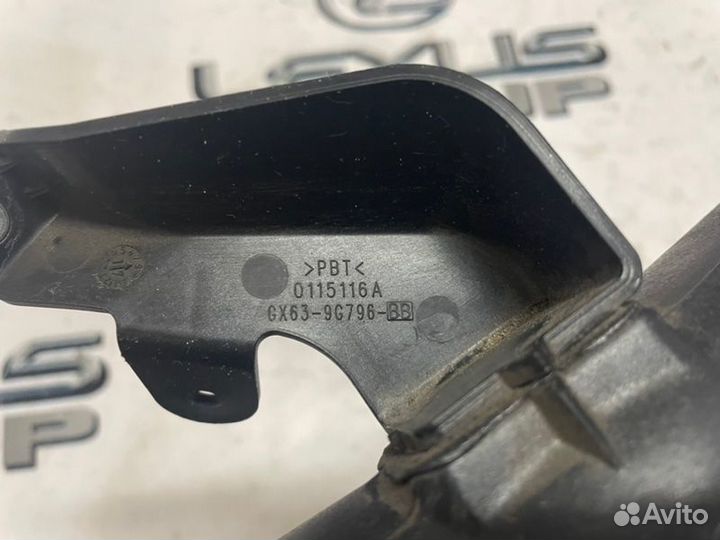 Патрубок воздушного фильтра прав. Land Rover Range