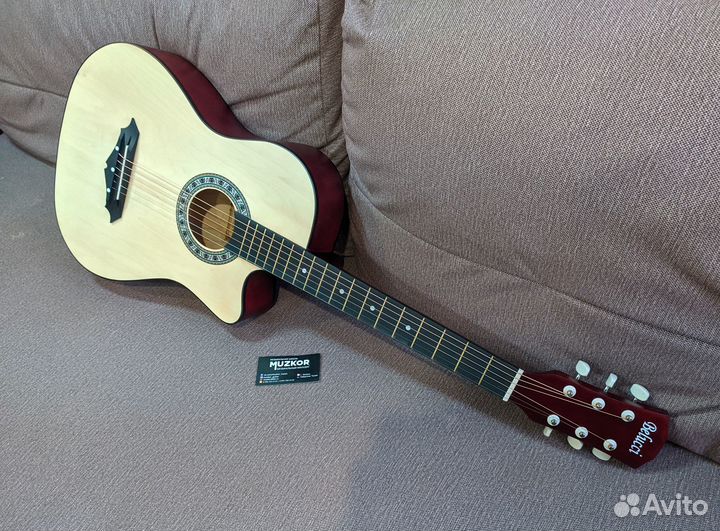 Гитара с чехлом