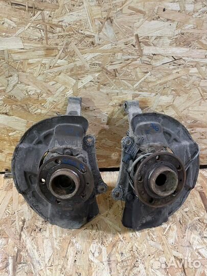 Кулак Вольво S60 левый правый со ступицей