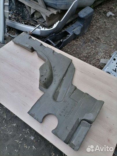 Шумоизоляция багажника Toyota Avensis T250