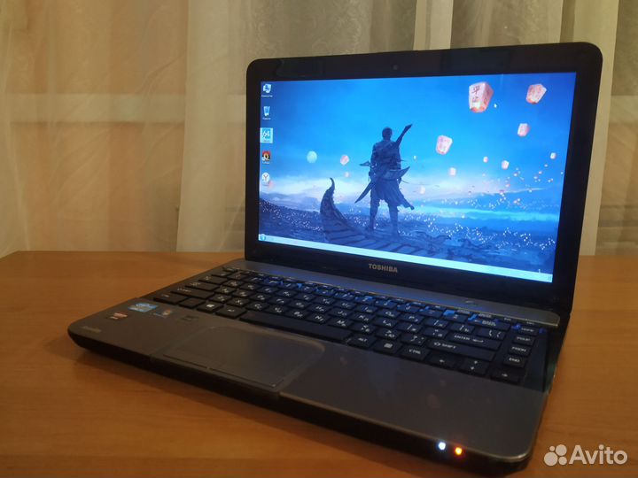 Компактный ноутбук Toshiba