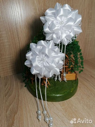 Белые банты