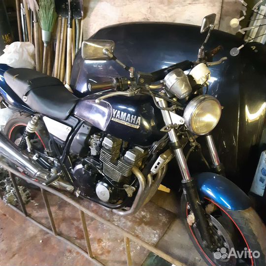 Yamaha Xjr400