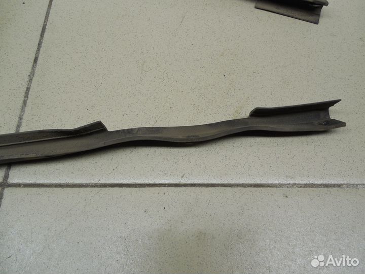 Уплотнитель капота Land Cruiser (100) 1998-2007