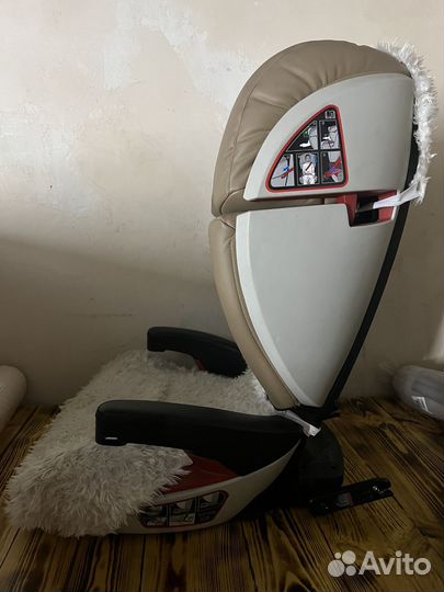 Детское кресло в авто