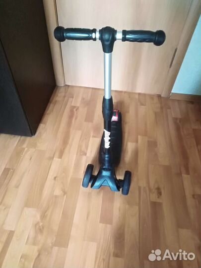 Суперпрочный, суперустойчивый фирменный самокат