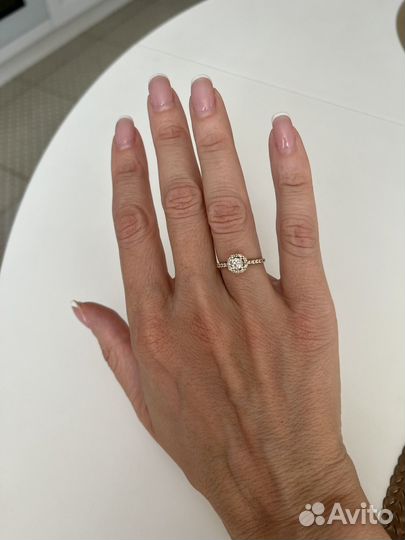 Золотое кольцо с бриллиантами 0.572ct