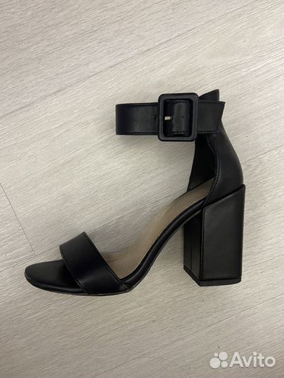 Босоножки женские 37 размер