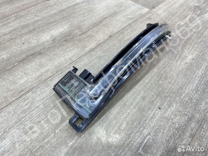 Поворотник левого зеркала Audi A3 A4 A5 A6 A8 Q3