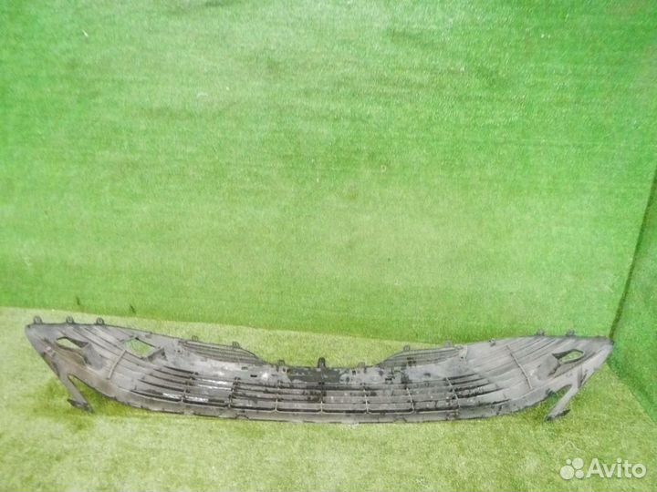 Решетка переднего бампера Toyota Camry xv70 (2018