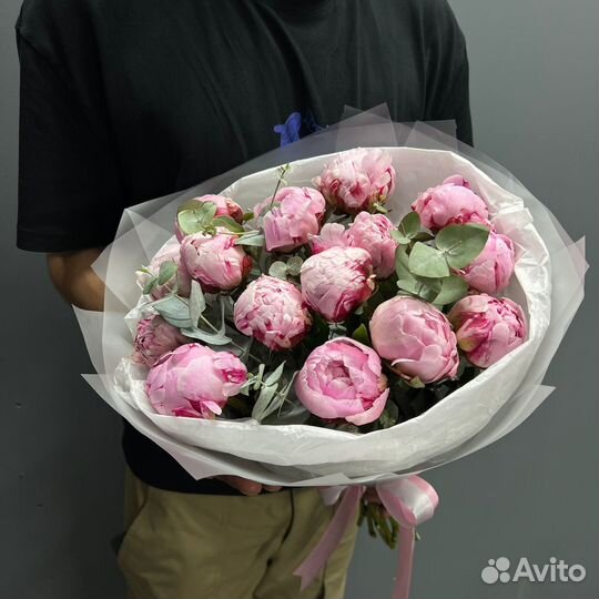 Букет из пионов хризантем ромашек 51 роза