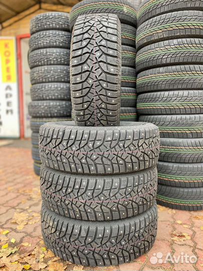 Bridgestone Blizzak Spike-02 SUV 225/65 R17 106T