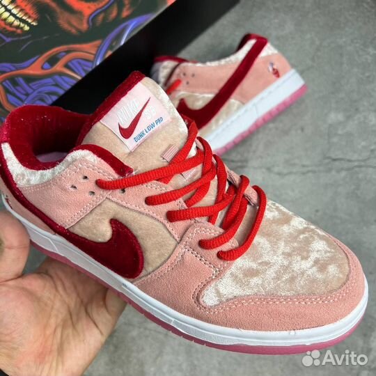 Nike SB Dunk Low pro StrangeLove Valentines Day