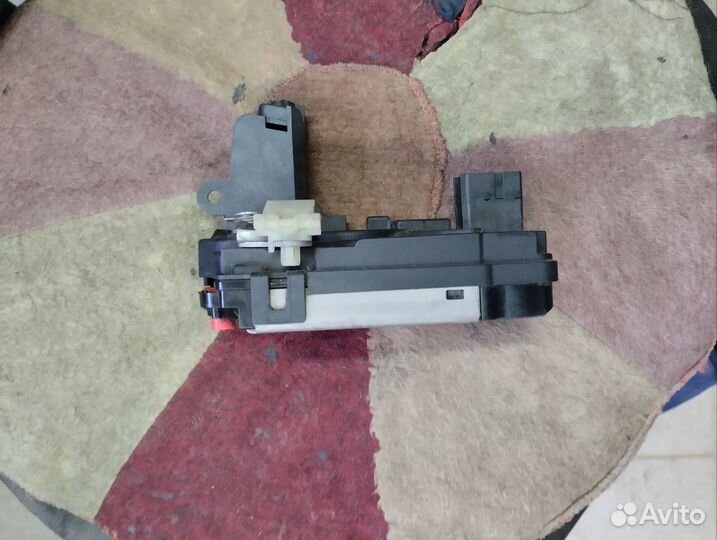 Замок двери задний левый