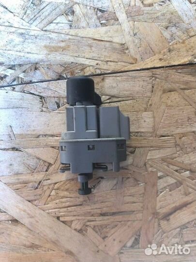 Датчик включения стопсигнала Ford Focus