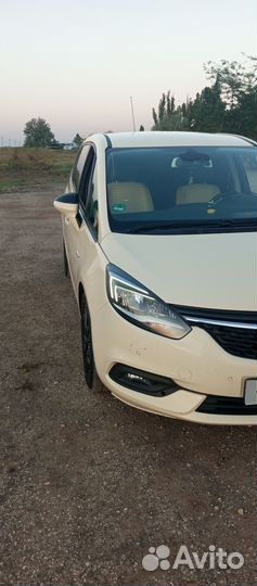 Opel Zafira 2.0 AT, 2017, 205 000 км
